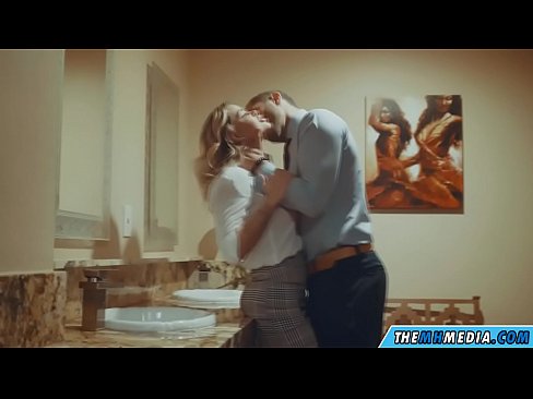 ❤️ Kun povekas blondi viettelee sinut julkisessa vessassa ❤️ Super porno at fi.pornfuror.ru